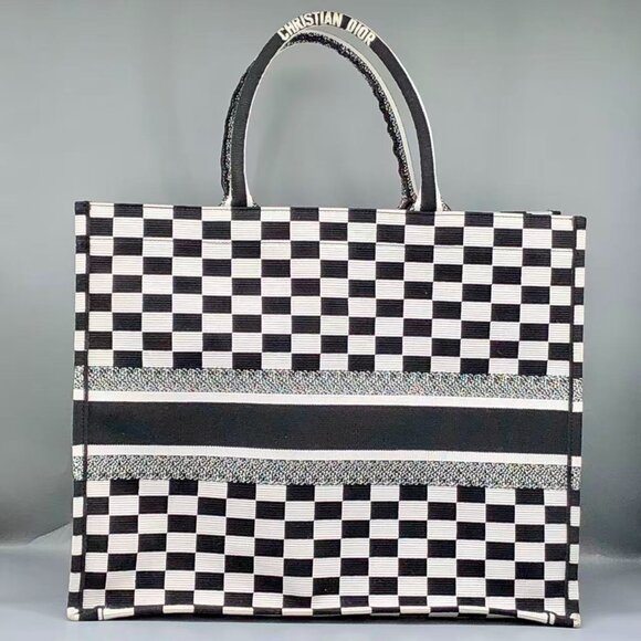 Dior 42*33*18cm - Picture 2 of 12